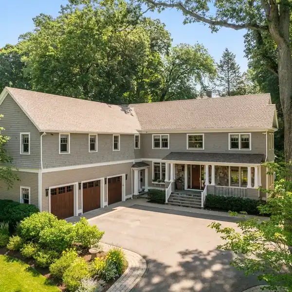 CUSTOM STUNNER ONE BLOCK FROM LEXINGTON CENTER