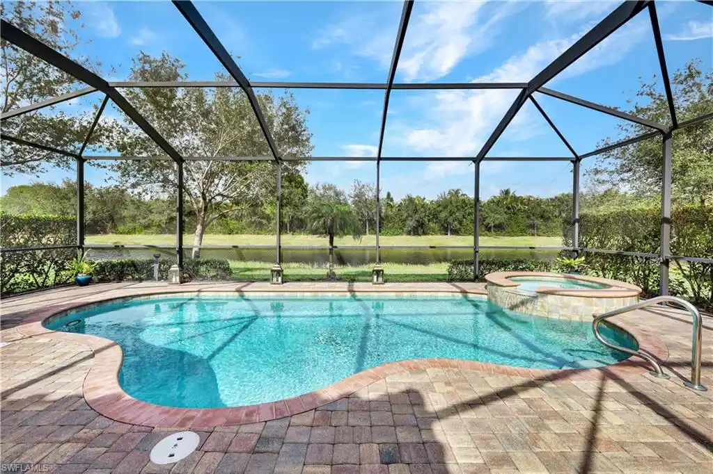 Comfort and Style in Prestigious Fiddler's Creek