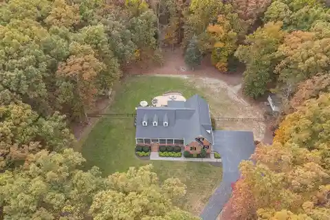 Elegant Country Retreat Surrounded by Nature