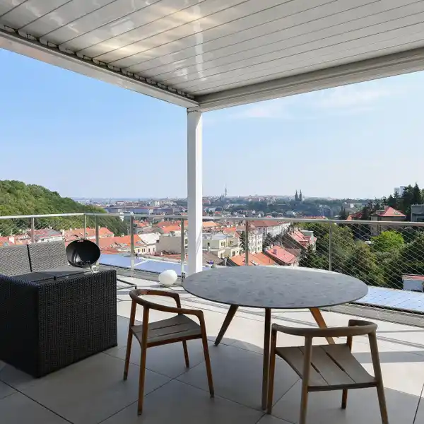 DUPLEX PENTHOUSE LIVING WITH ROOFTOP SOLITUDE