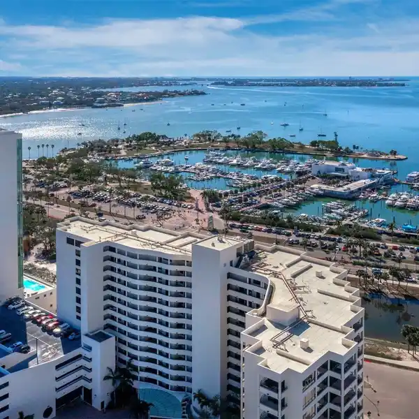 AN EXCEPTIONAL LIVING EXPERIENCE AT BAY PLAZA