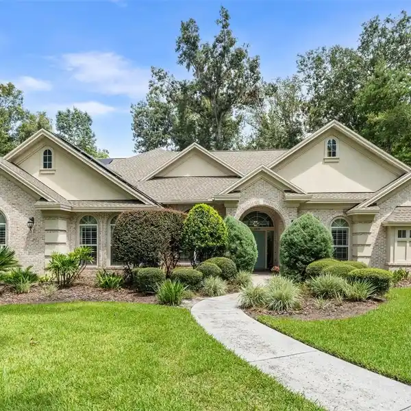 ENCHANTING HOME IN A PRIVATE GATED COMMUNITY