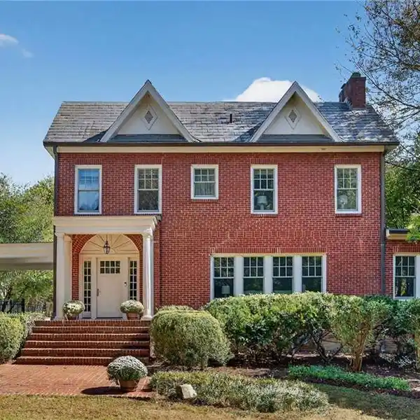 TIMELESS ARCHITECTURE WITH REFINED MODERN TOUCH