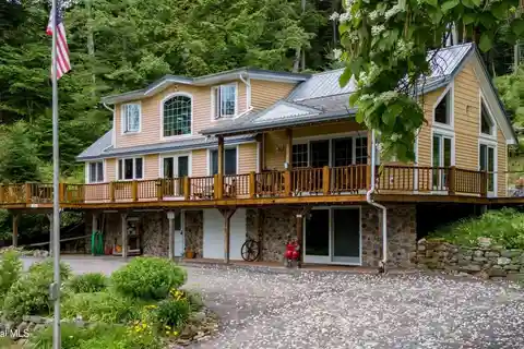 First Class Lakefront Home