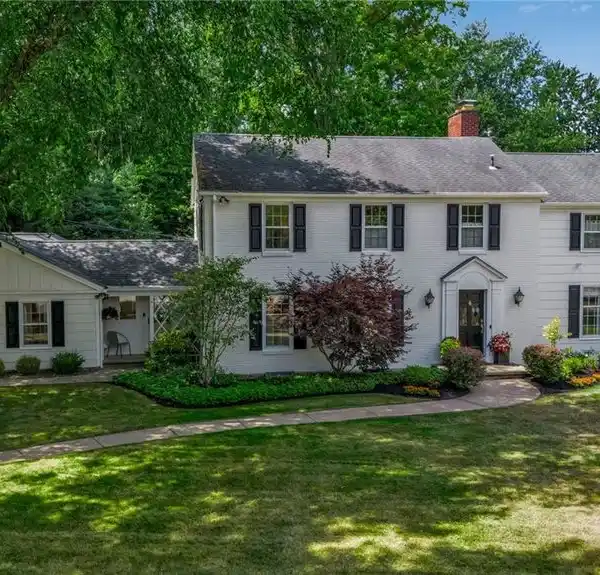 MAGNIFICENT WOODSTREAM FARMS HOME