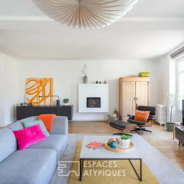 WELL-APPOINTED TOWNHOUSE-STYLE TRIPLEX APARTMENT