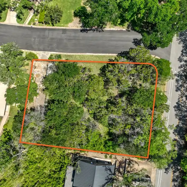 CORNER LOT IN WESTLAKE