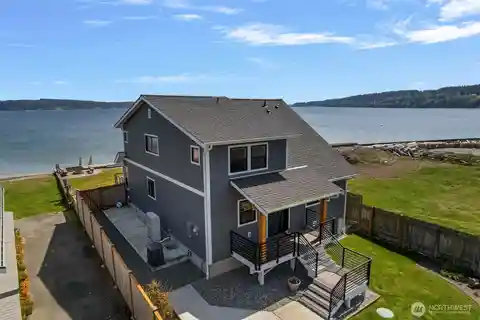 Whidbey Waterfront Retreat