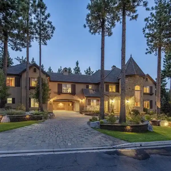 A LUXURIOUS OASIS IN MONTREUX