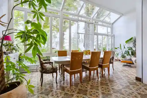 Stately Old-Style Apartment with Garden