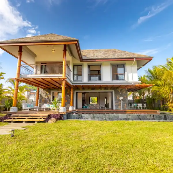 PRESTIGIOUS FIVE BEDROOM VILLA