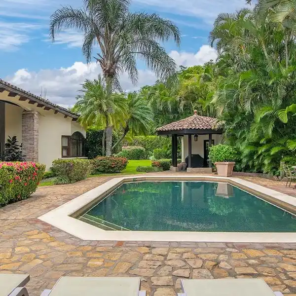 GORGEOUS HOUSE IN EXCLUSIVE BOSQUES DE LINDORA
