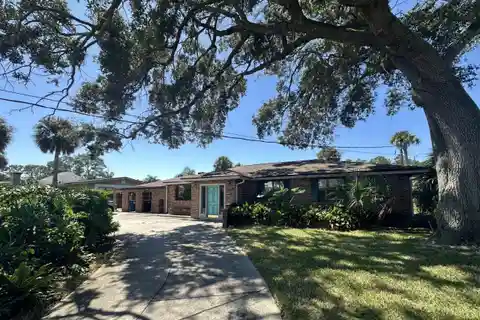 Canal-Front Boater’s Paradise