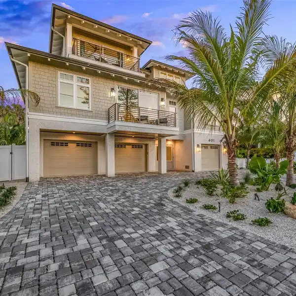 ANNABELLA BY THE SEA