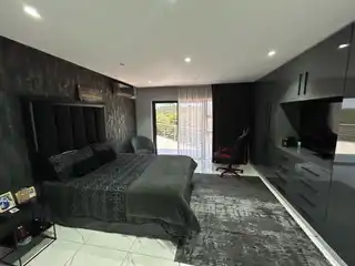 Modern Masterpiece in the Prestigious Sheffield Beach Area