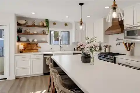 Modern Elegance with Mountain and Ocean Breezes