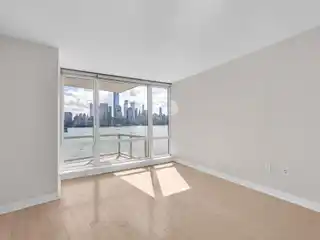 Panoramic Manhattan Views from Hudson’s Crystal Point