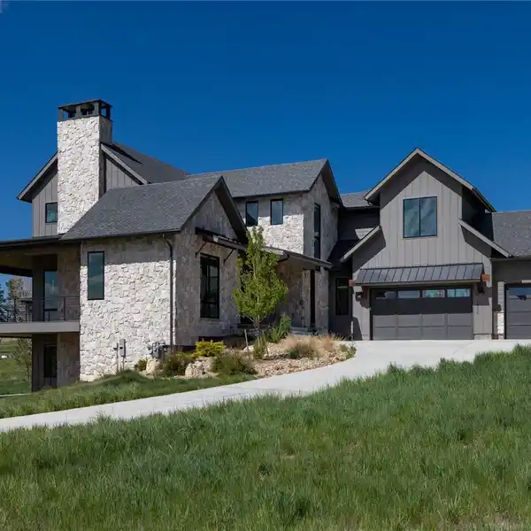 BRILLIANTLY CONCEIVED RESIDENCE WITH MOUNTAIN VIEWS