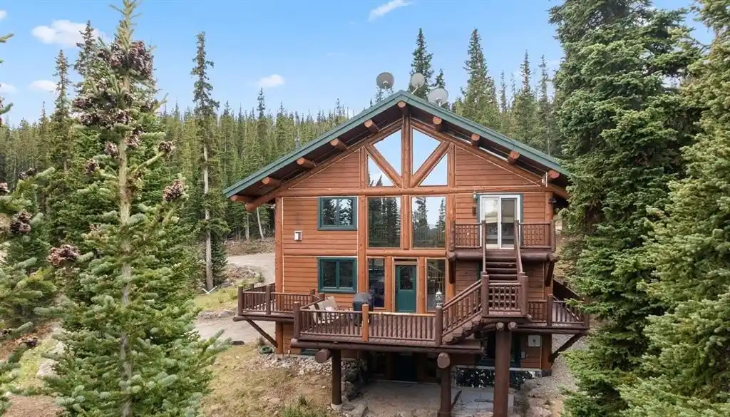 Rustic Charm with Modern Comforts in a Serene Mountain Setting
