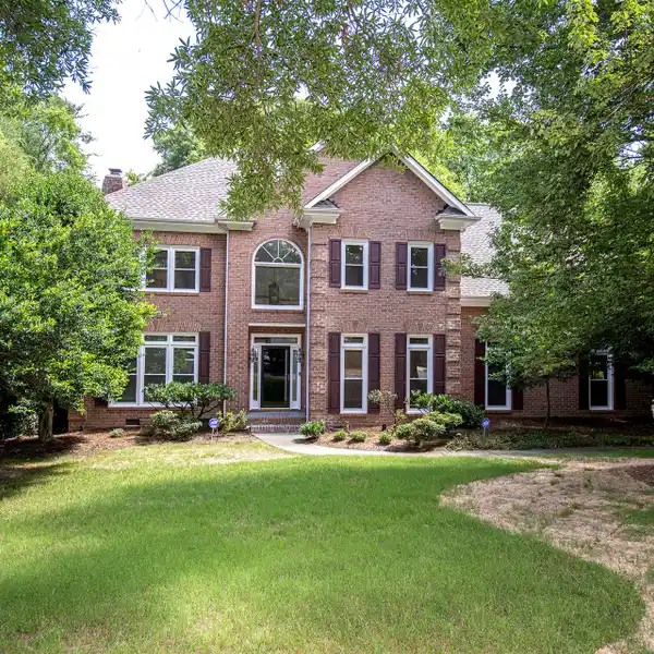 CLASSIC BRICK HOME IN POPULAR PARK CROSSING