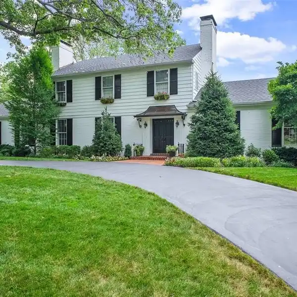 ELEGANT HOME WITH LUXURIOUS UPDATES