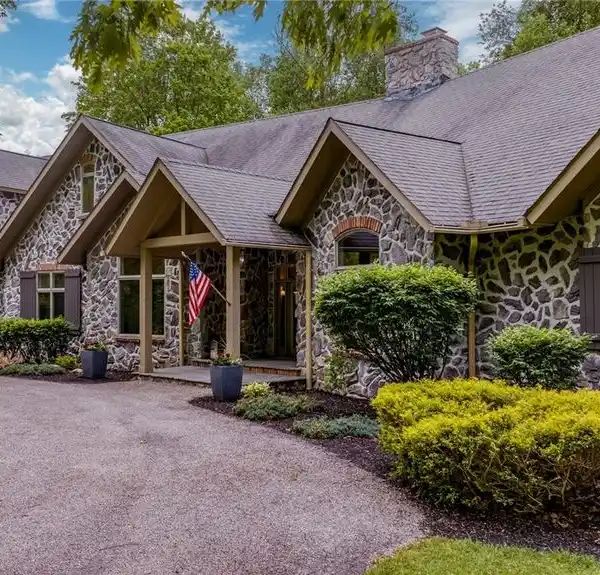 MOUNTAIN MODERN MASTERPIECE ON PRIVATE 3+ ACRES