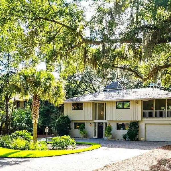 CHARMING SEA PINES COTTAGE STEPS FROM THE BEACH