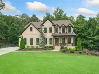 Luxury and Privacy on 3.3 Acres