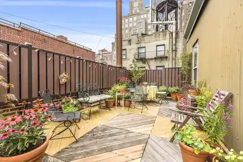 Fantastic Penthouse Suite with Enormous Private Roof Deck