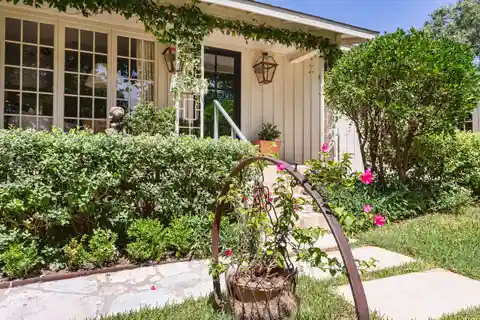 Charming Home with Casita