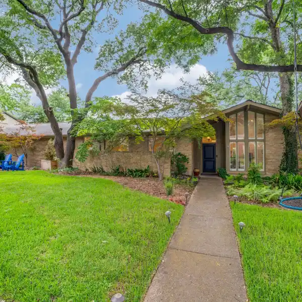 MOVE-IN-READY CONTEMPORARY STYLE HOME