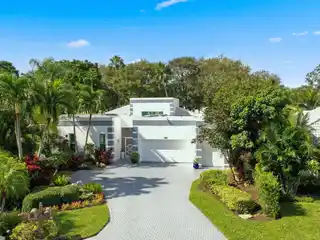 Courtyard Home in Exclusive Sutton Place at Hunters Run