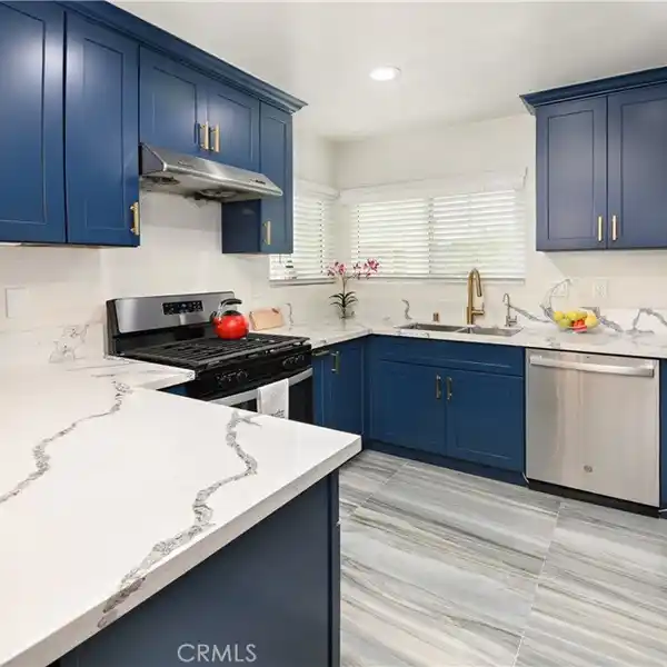 EXTENSIVELY RENOVATED END UNIT IN SUMMERWIND