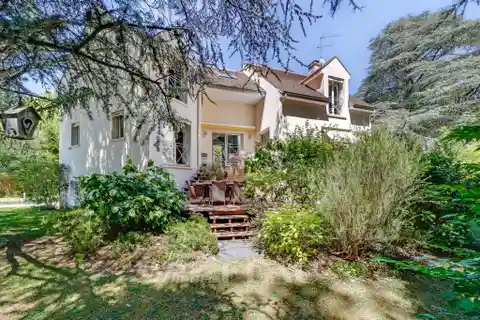 Privileged Living in a Peaceful Setting