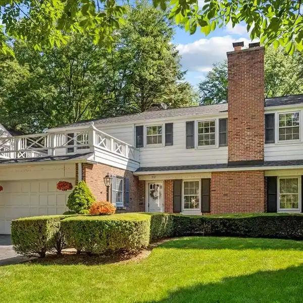 TRUE FAMILY HOME IN LOVELY INDIAN HILL ESTATES