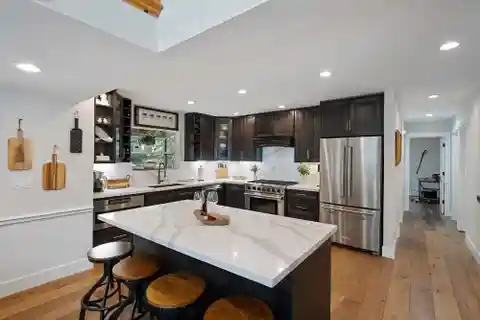 Mountain Modern Home Blending Elegance and Comfort