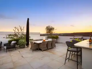 Exclusive Penthouse Above the Shoreline