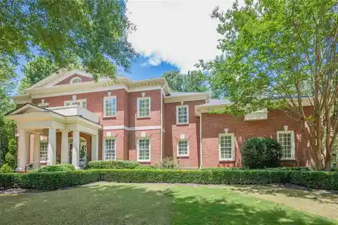 Timeless Southern Living with Modern Designer Finishes
