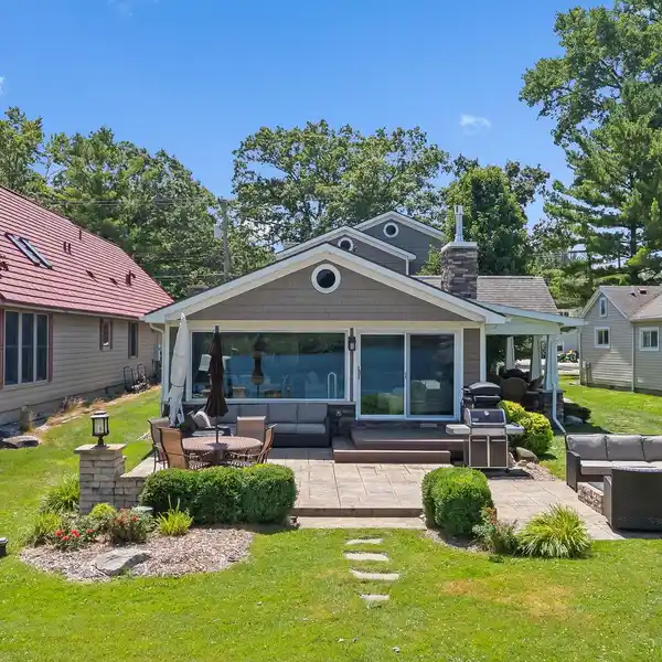FULLY REMODELED LAKESHORE RETREAT