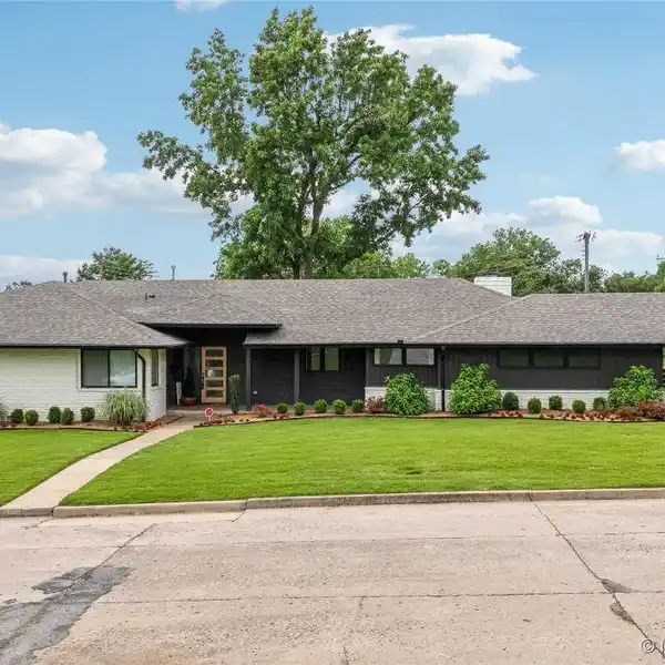 BEAUTIFULLY UPDATED HOME IN THE HEART OF MIDTOWN