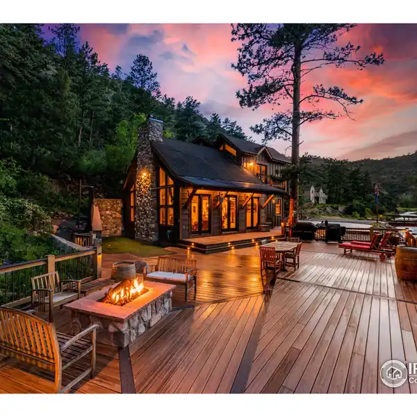 RUSTIC LUXURY RETREAT WITH STUNNING RIVER VIEWS