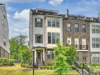 Fantastic End Unit Townhome in Elizabeth