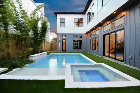 Seamless Blend of Modern Luxury and Comfort