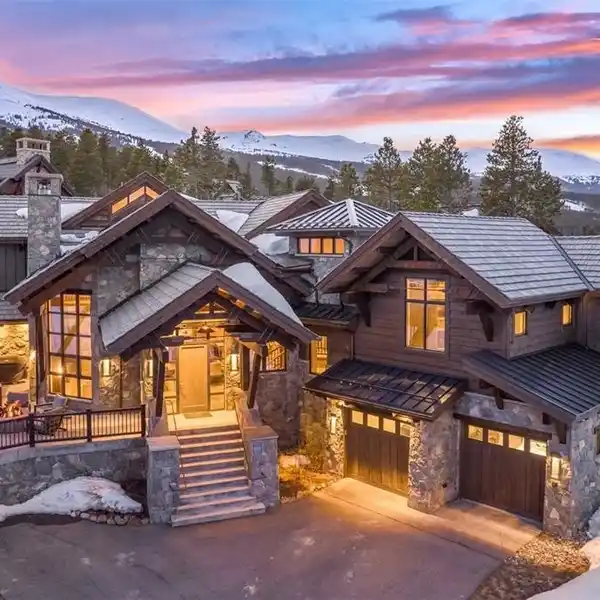 PRISTINE MOUNTAIN MODERN RETREAT