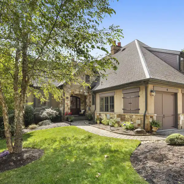 LARGE TOWNHOME IN POPULAR ENCLAVE