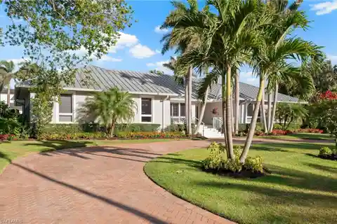 Resort-Style Coastal Haven with Timeless Modern Elegance