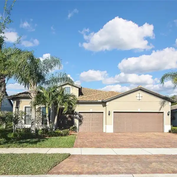 LUXURY LIVING IN THE PLANTATION SOMERSET