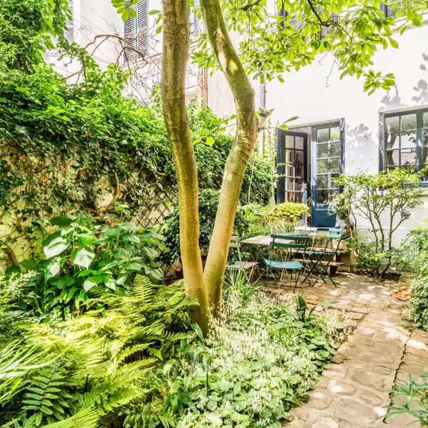 LOVELY HOME WITH GARDEN PATIO