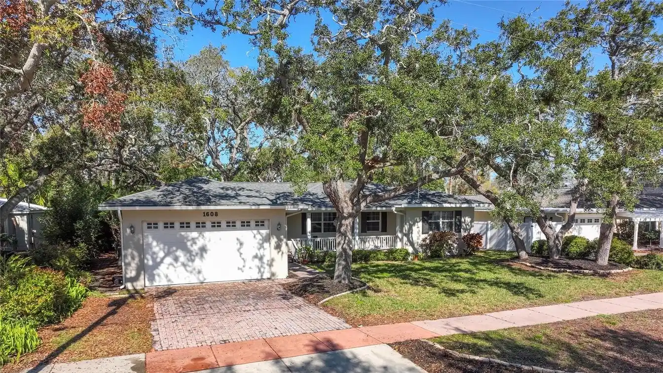Move-in-ready Home in the Heart of Belleair