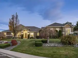 Exquisite Residence with Beautiful Mountain Surroundings